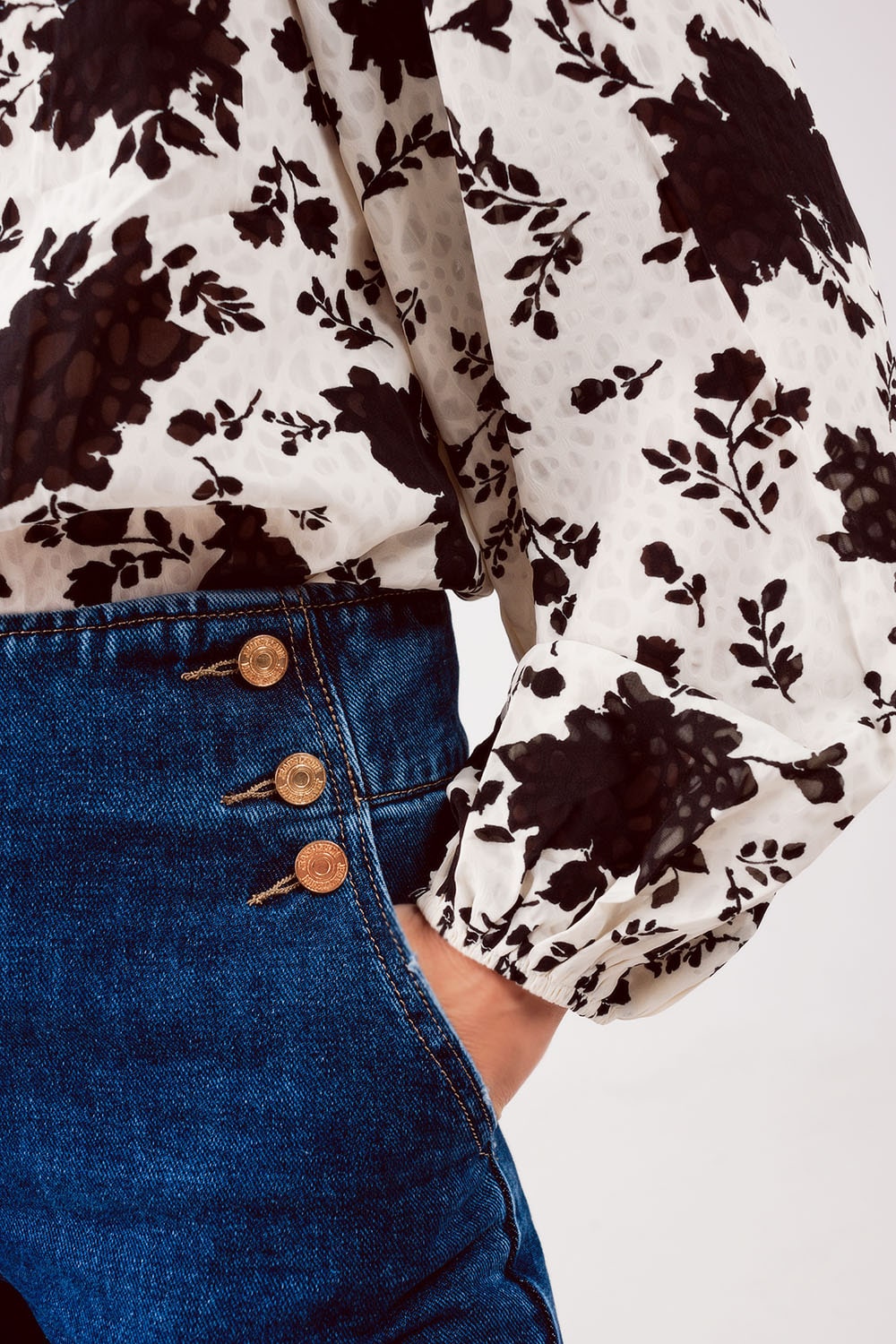 q2-monochrome-floral-print-boho-bouse-djv-boutique-ipswich-4213601-1-999-1663065030